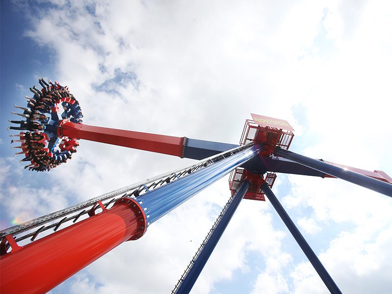 Children are riding the upside-down rotator attraction at Emerald Park.