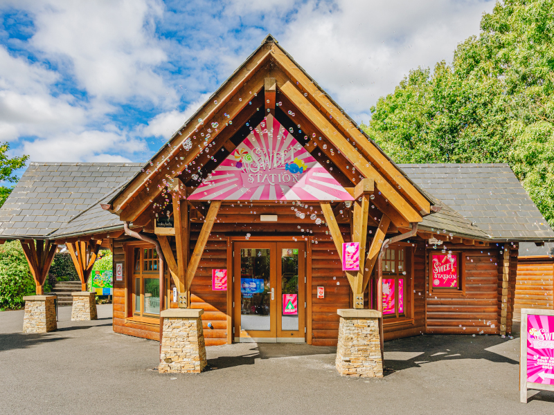 The outside building of the sweet station at emerald park